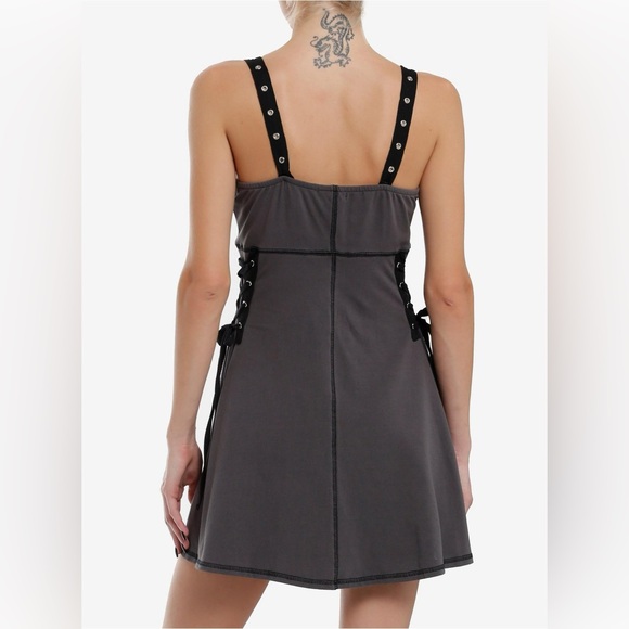 NWOT Hot Topic Social Collision Mod Goth/Grunge Grommet Lace Dress in Grey sz M - Picture 3 of 4